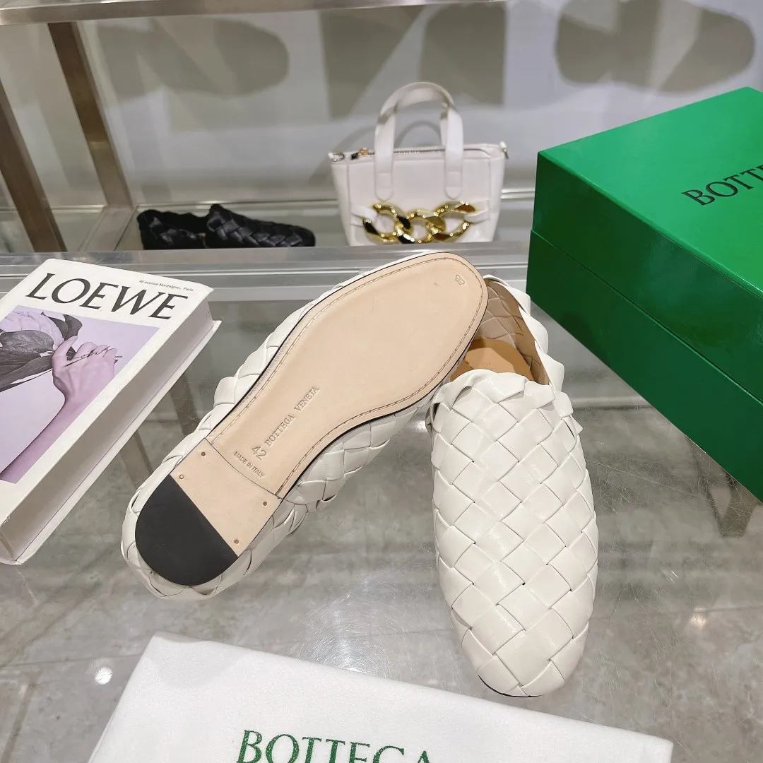 [BV] Top P: 760💰Size for couples: 35-44 (Female, 40, 41, Male 38, 45, custom-made, non-returnable) (Bottega Veneta) Genuine leather outsole, classic woven beanie shoes, two-wear heel set Blessed are the little feet👣👣Comfortable casual shoes that can be worn all year round, made of imported first-layer sheepskin➕fine-quality sheepskin leather, imported sheepskin lining, luxury genuine leather outsole [rose][rose], Bottega Veneta is an Italian luxury brand. Made using traditional Italian leather craftsmanship.